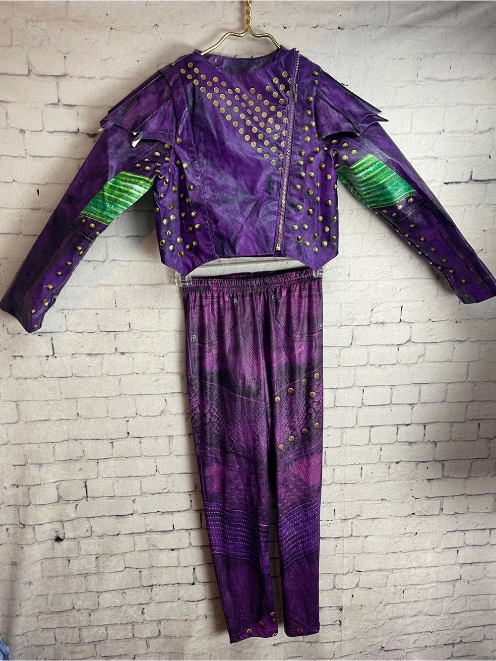 Disney store mal descendants costume size 9/10